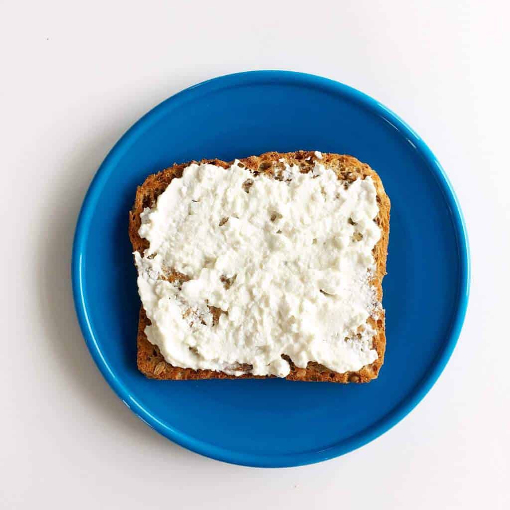 healthy-toast-toppings-cottage-cheese