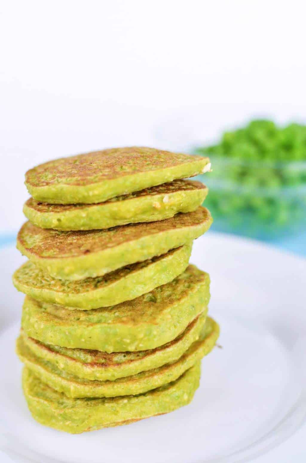 Mini pea pancakes, perfect for baby led weaning, packed with peas, oats and protein, perfect for savoury snack for kids