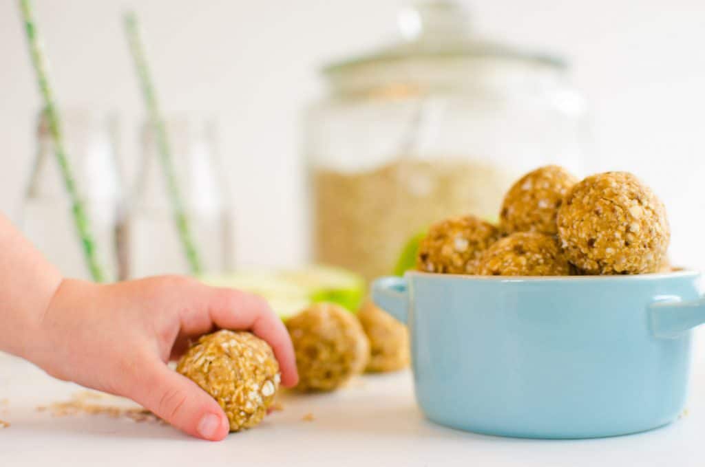 healthy apple oat no bake bites, these energy balls make a healthy breakfast or healthy snack for kids