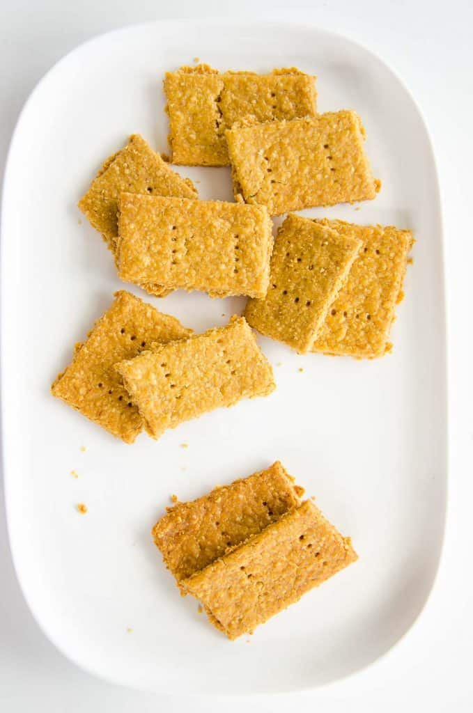 chickpea and oat crackers, healthy snacks made with simple ingredients. Crispy and crunchy and delicious