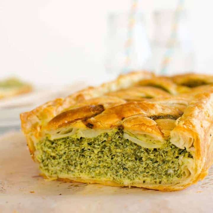 Easy spinach and cottage cheese pie recipe. Only 5 ingredients. Puff pastry. Kid Friendly. Yum!