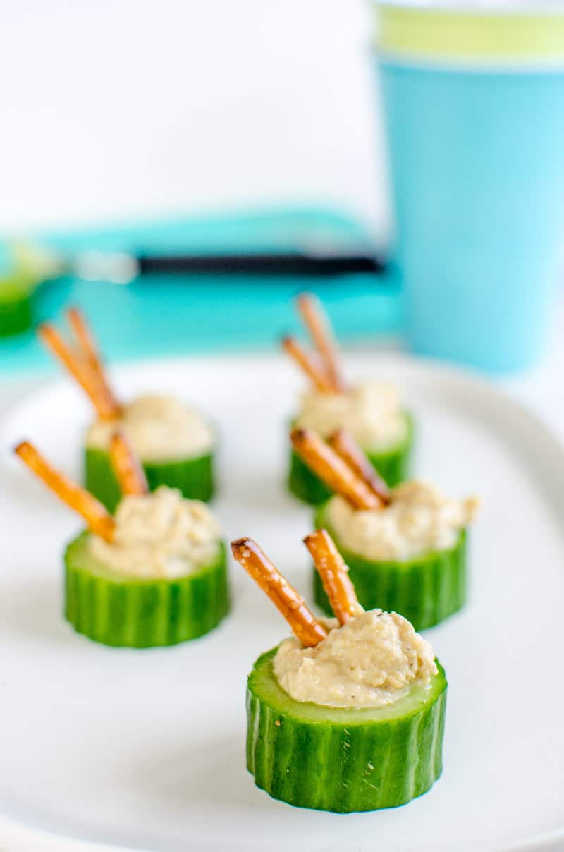 Cucumber hummus cups an easy healthy snack idea for kids, could also be used for appetizers and finger foods #healthysnack #kidsfood