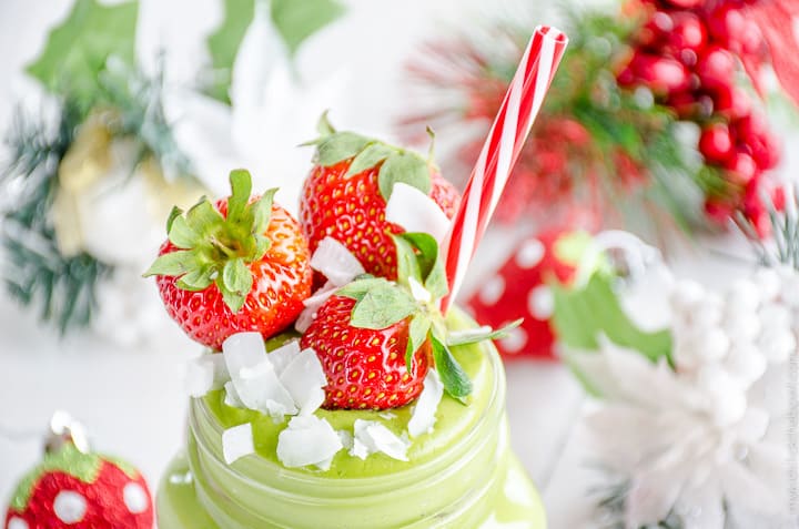 layered Christmas smoothies a healthy Christmas treat, a festive breakfast idea