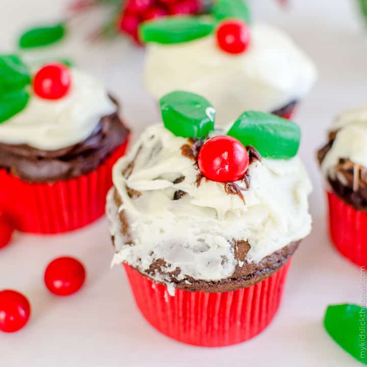Christmas Pudding Cupcakes an easy festive decorating idea for kids, chocolate cupcakes