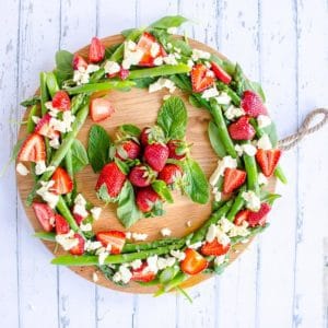 Quick Christmas Wreath Salad an easy healthy summer Christmas salad made with fruit and vegetables