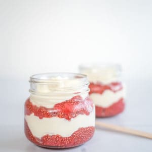 strawberry chia yoghurt parfaits