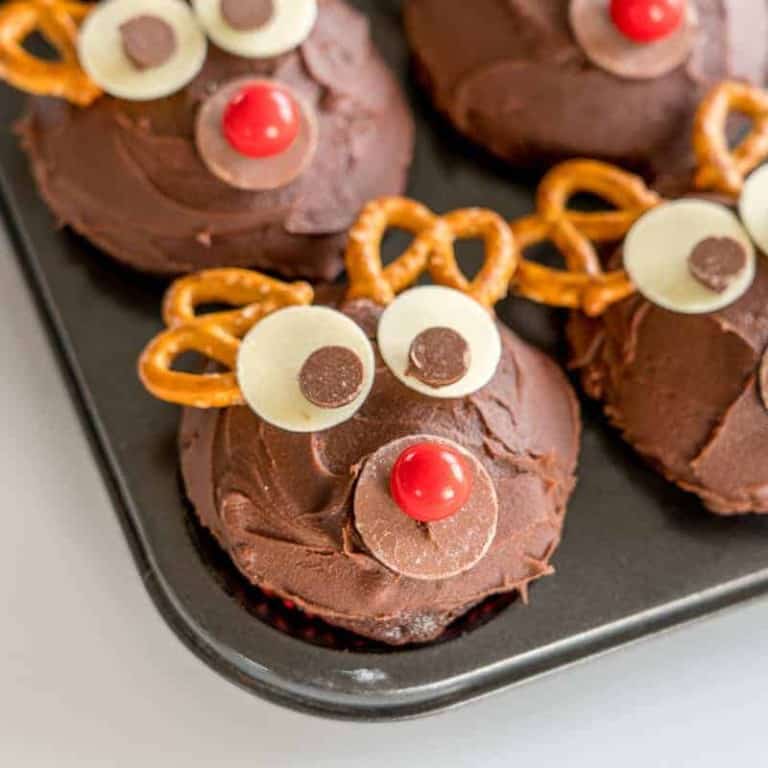 Christmas Cupcakes - Easy Chocolate Reindeer