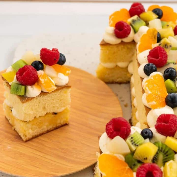 cake decoration with fruits