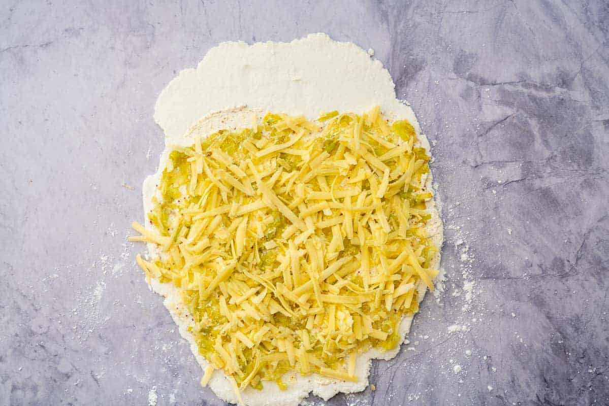 Grated cheese and cooked leeks on top of our cream and mustard spread over a rectangle pizza base. 